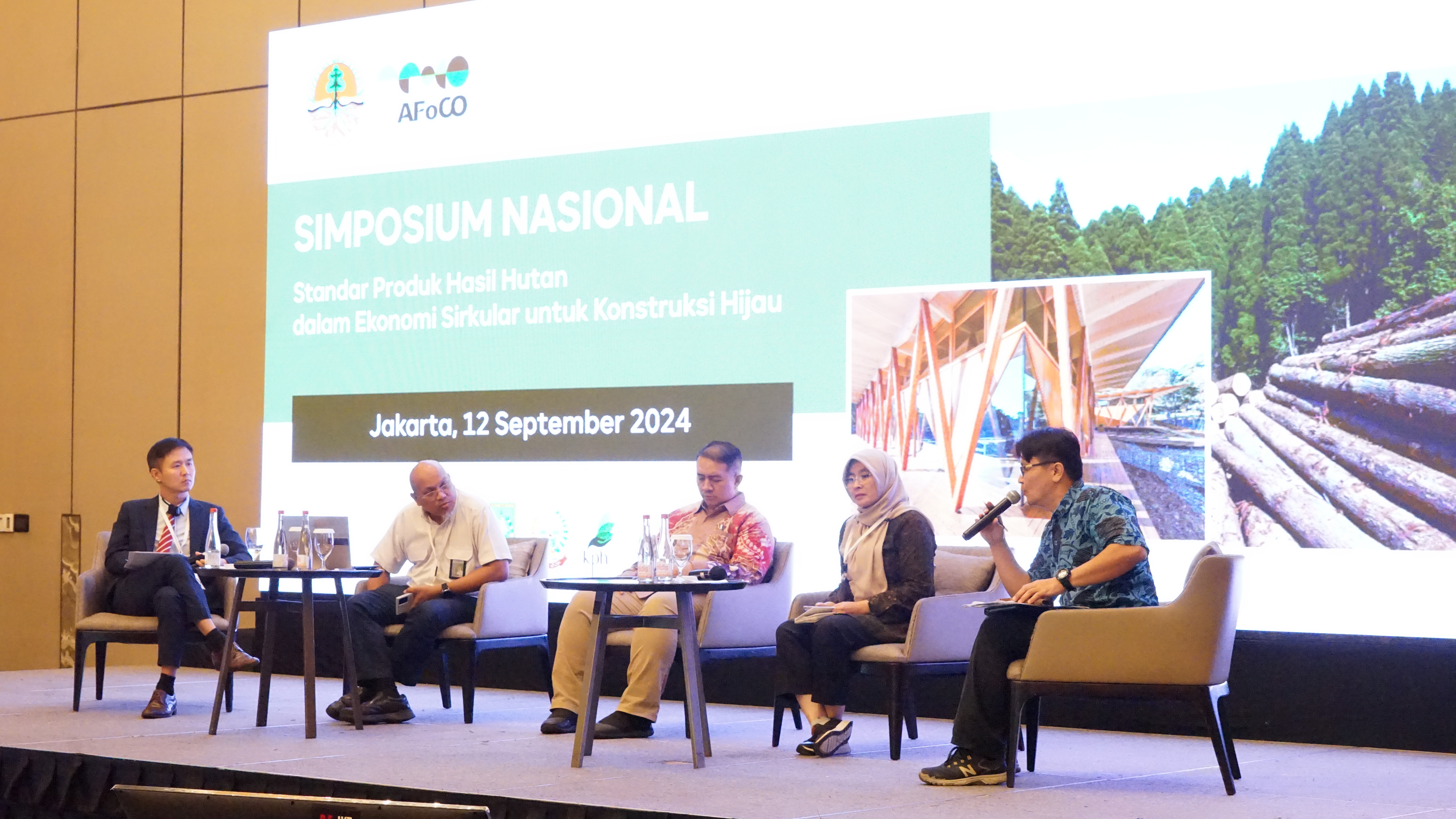 Pustarhut Diskusikan Material Hasil Hutan dalam Standar Bangunan Gedung Hijau untuk Penerapan Green Construction 